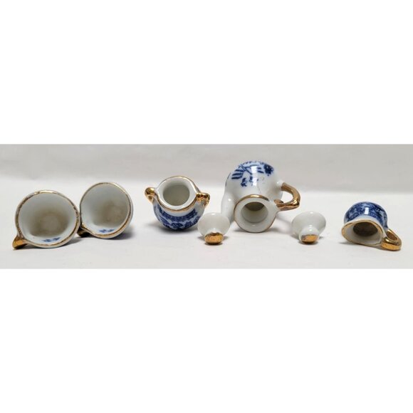 Vintage 7 Piece Miniature Blue Willow Hand Painted Porcelain Tea Set - Picture 6 of 7